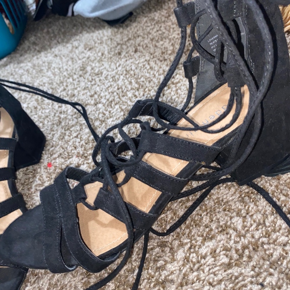 heels - Picture 2 of 2